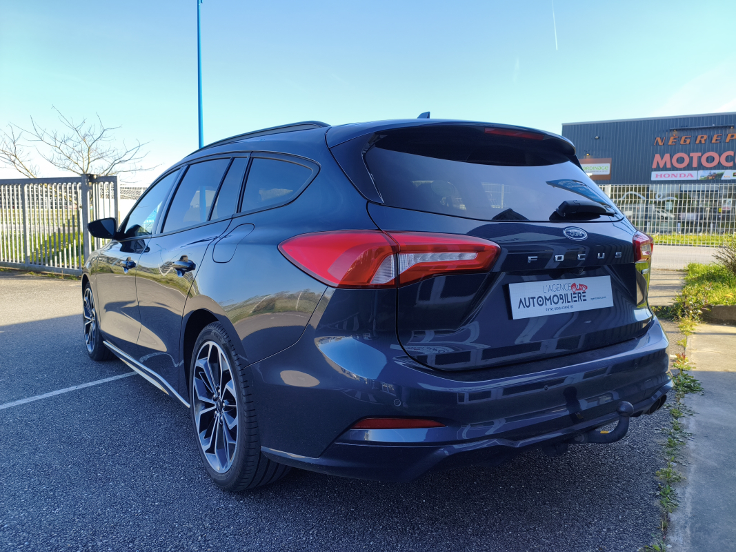 Ford Focus SW — 7