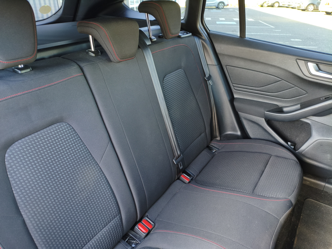 Ford Focus SW — 19