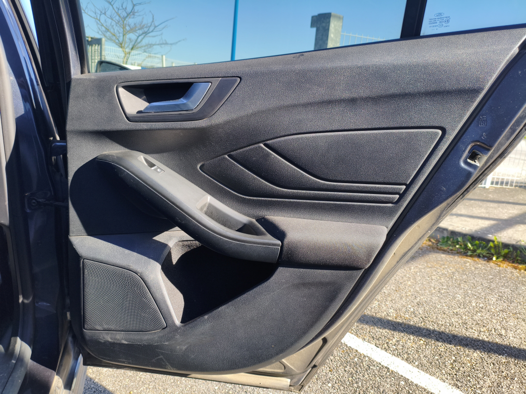 Ford Focus SW — 18
