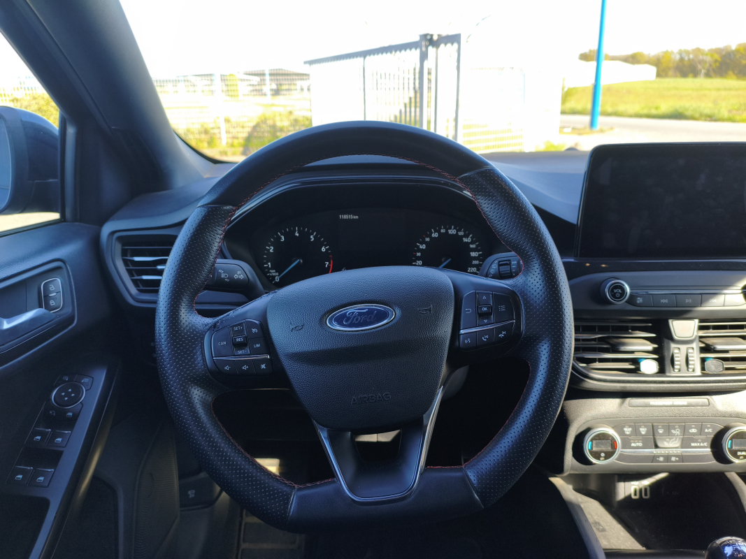 Ford Focus SW — 14