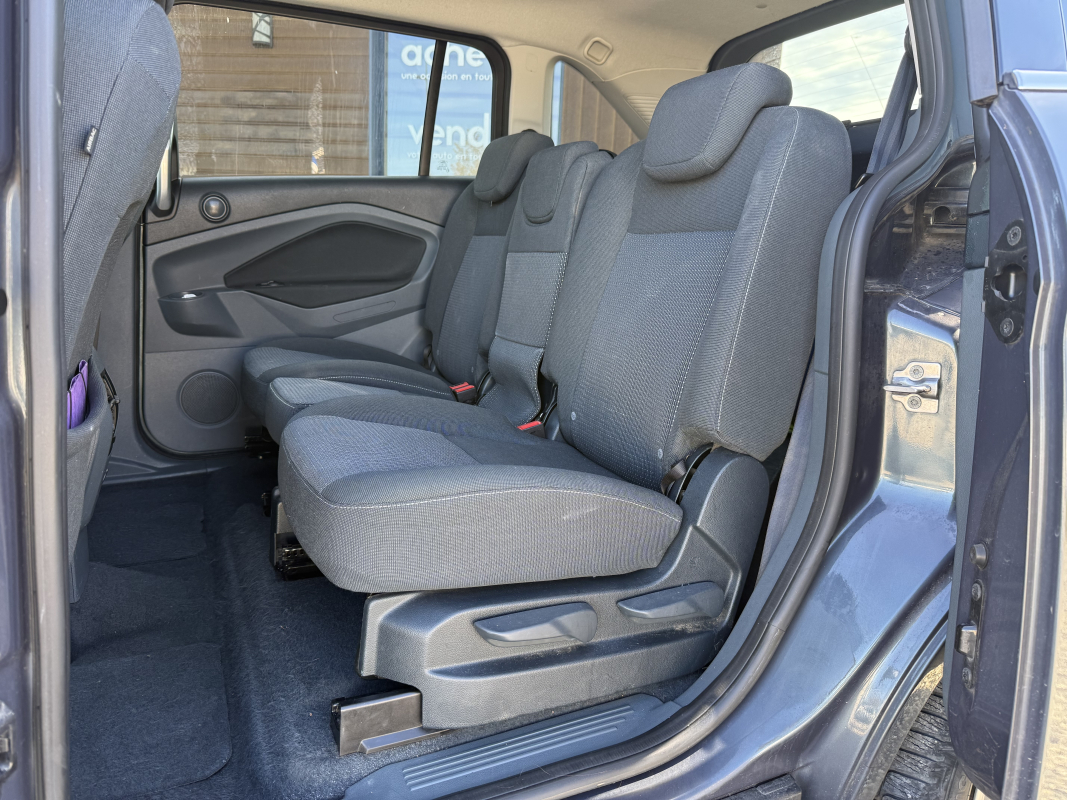 Ford C-Max — 13