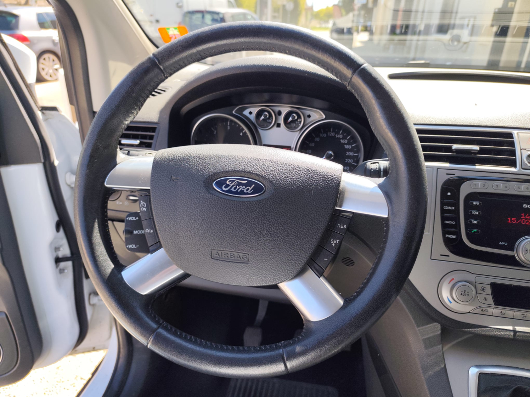 Ford Kuga — 15