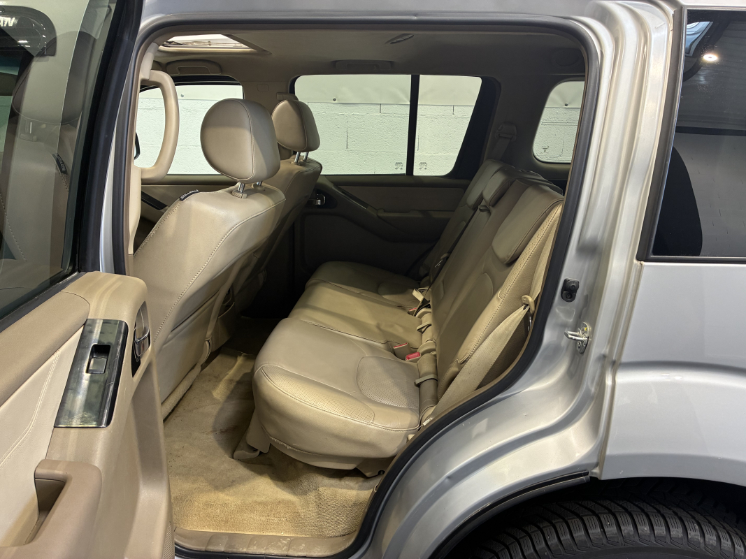 Nissan Pathfinder — 14