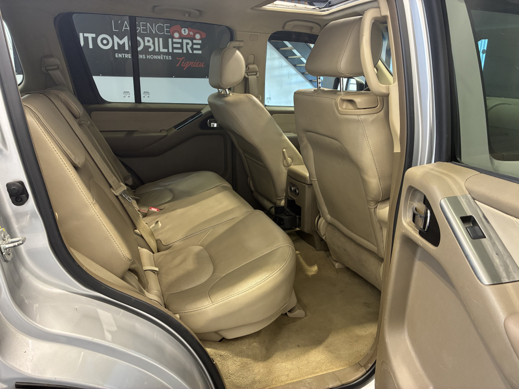 Nissan Pathfinder — 17