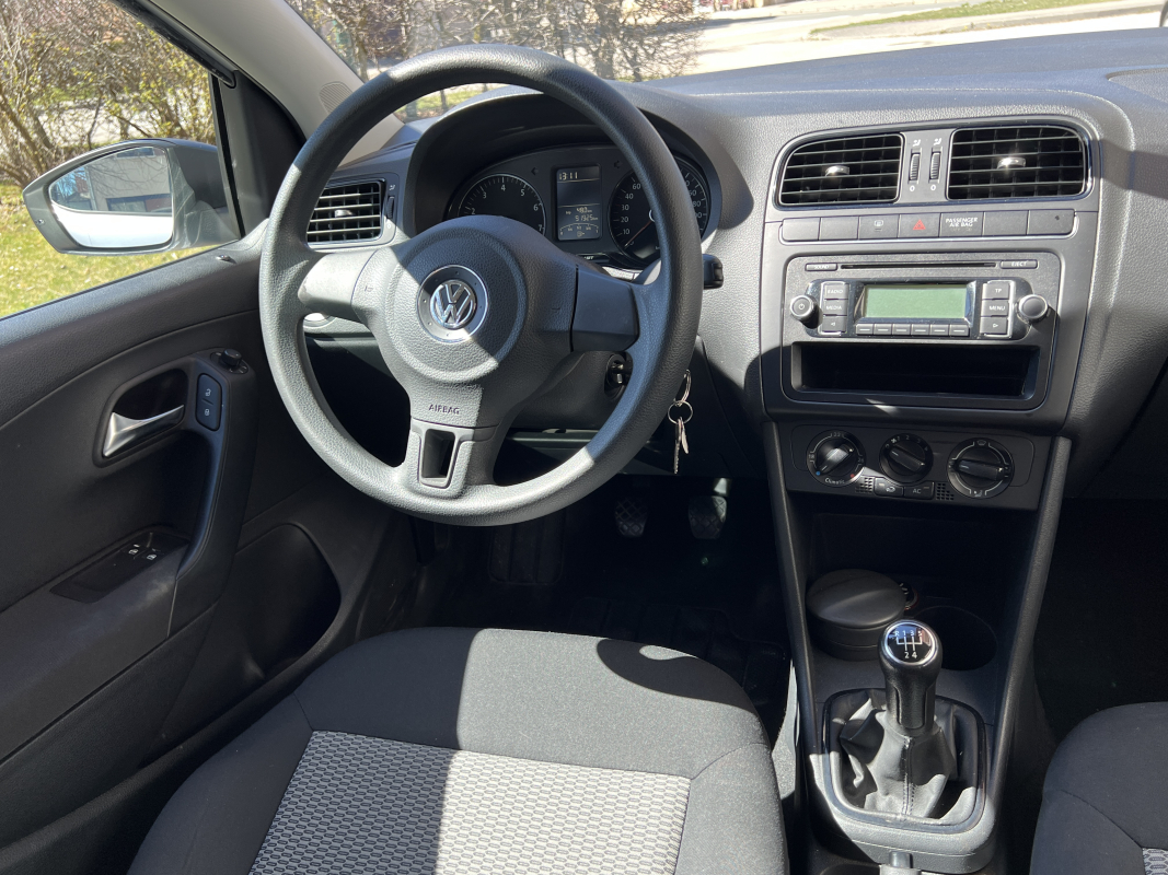 Volkswagen Polo — 17