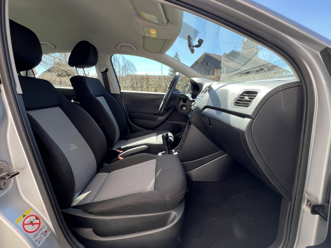Volkswagen Polo — 32