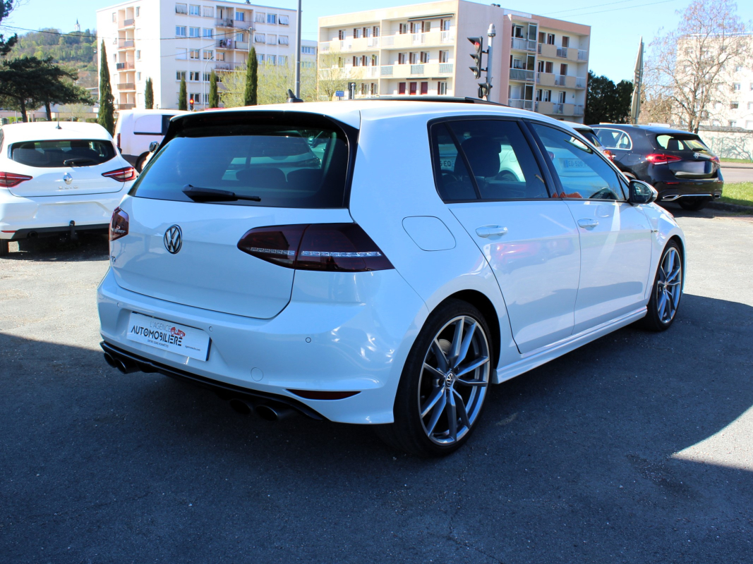 Volkswagen Golf — 7