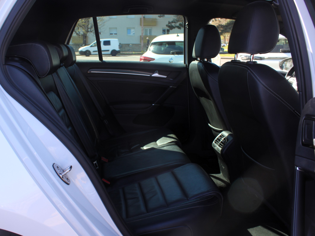 Volkswagen Golf — 24