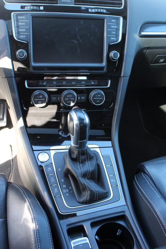Volkswagen Golf — 32