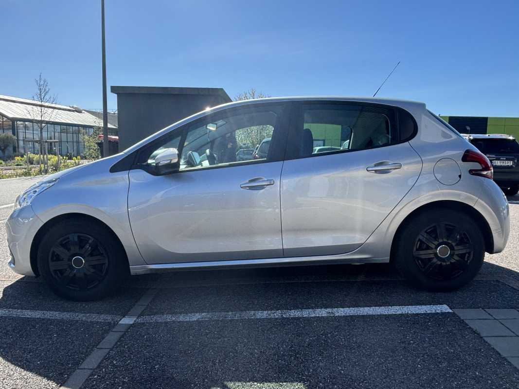 Peugeot 208 — 4