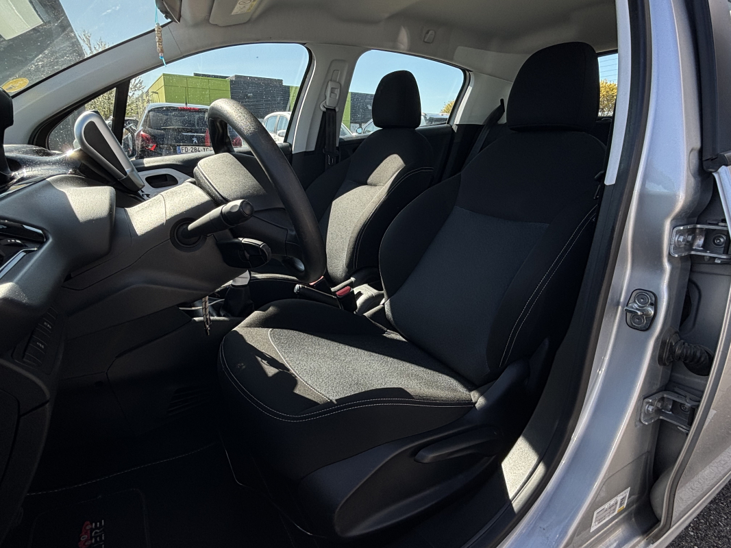 Peugeot 208 — 10
