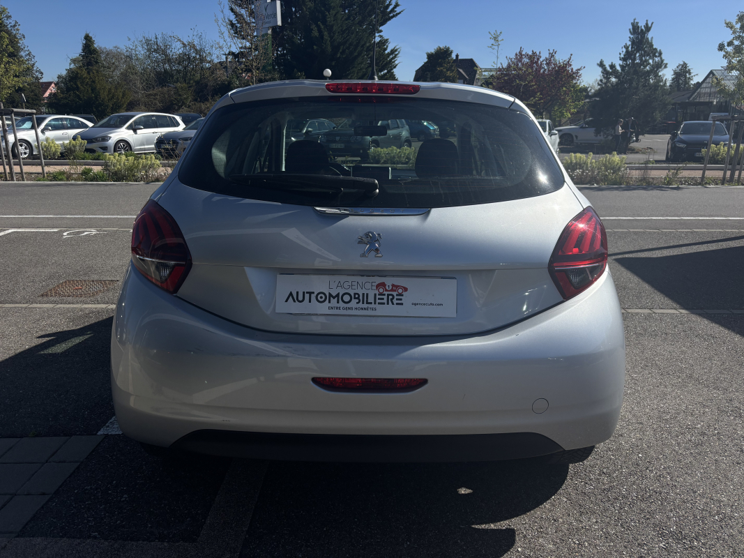 Peugeot 208 — 6