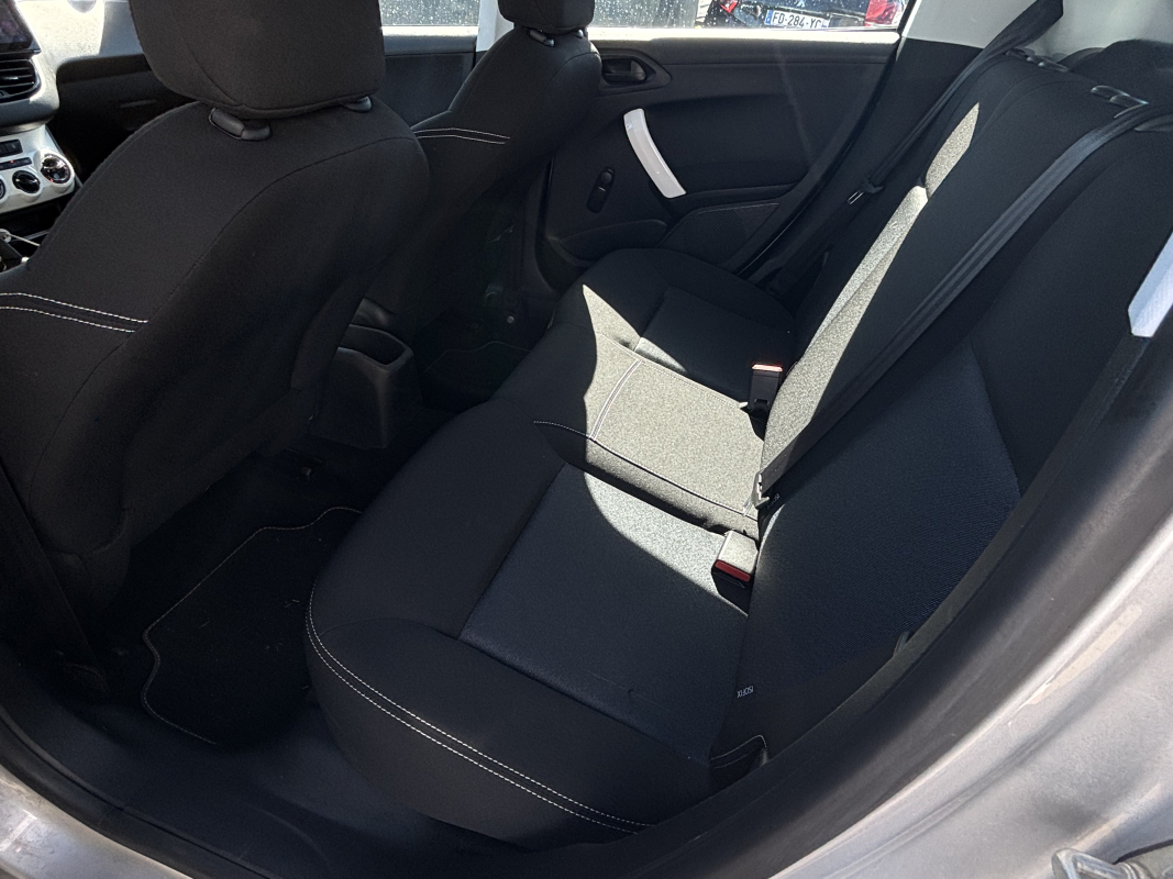Peugeot 208 — 12
