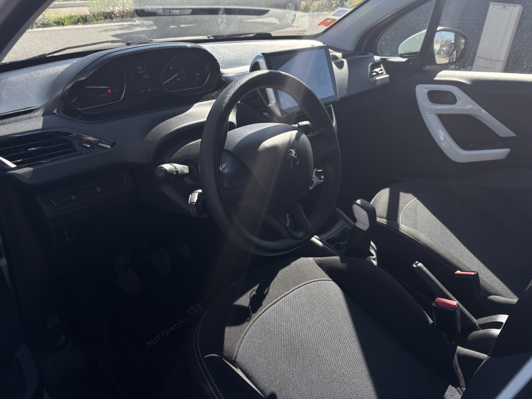 Peugeot 208 — 15