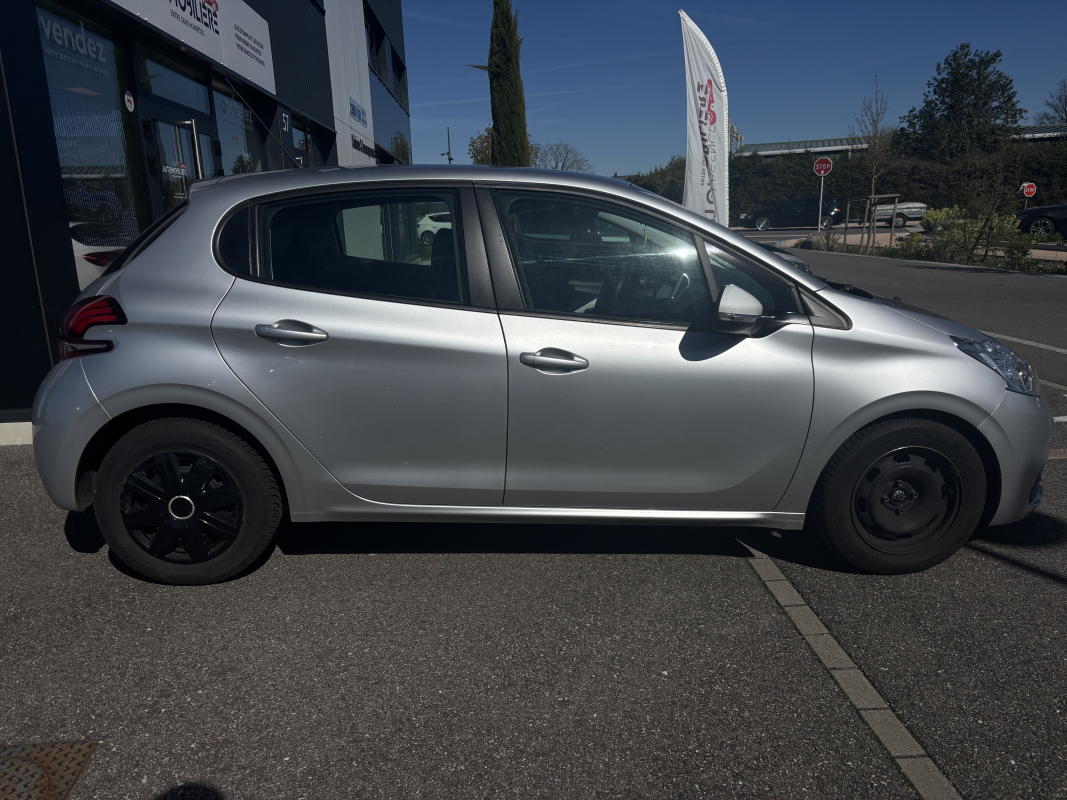 Peugeot 208 — 8