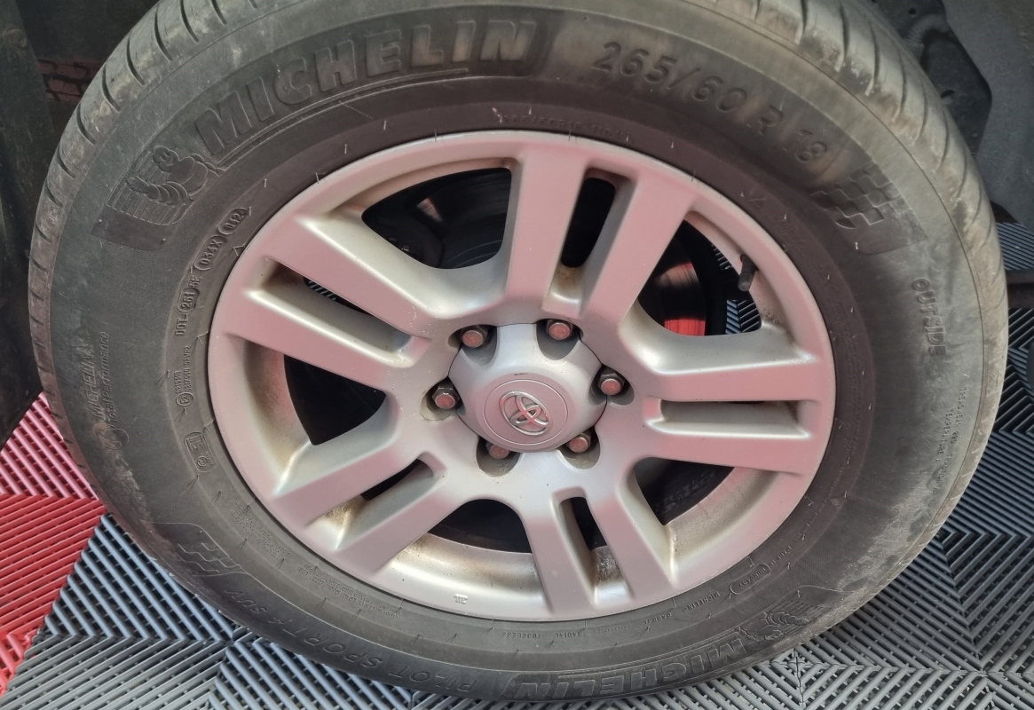 Toyota Land Cruiser — 31