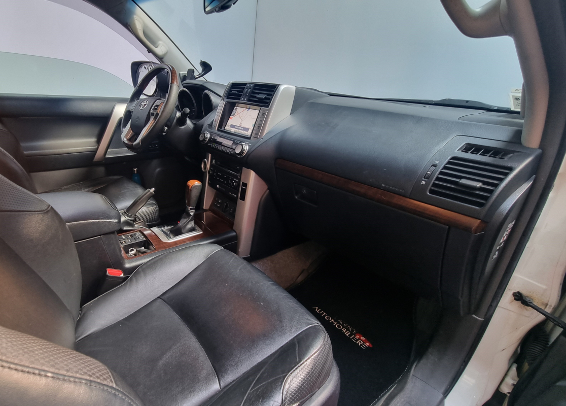 Toyota Land Cruiser — 16