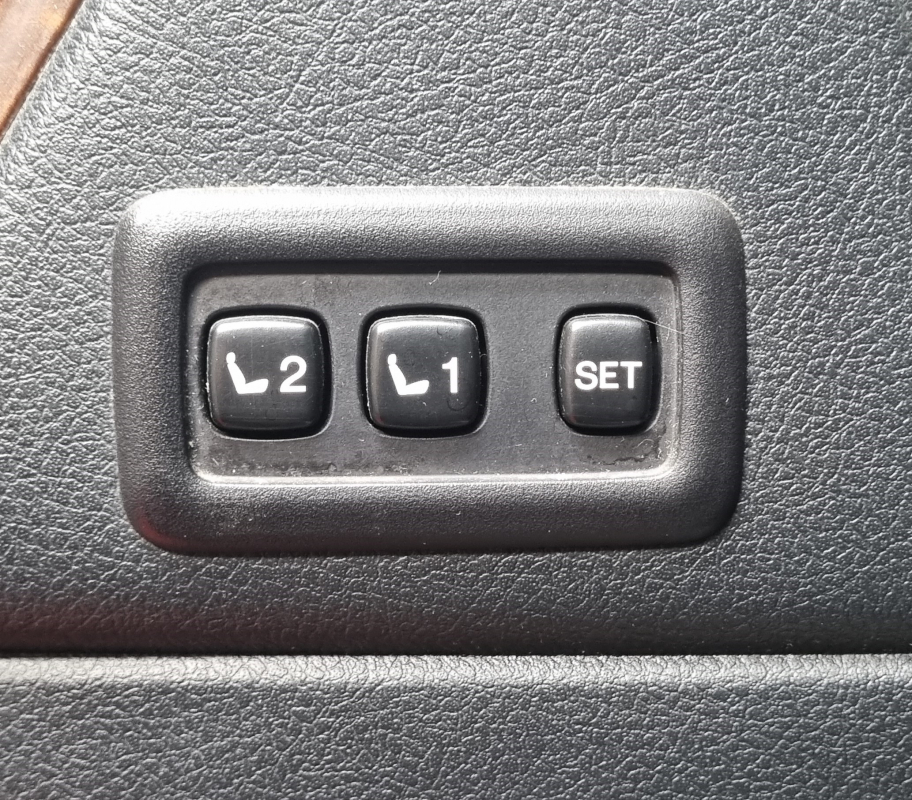 Toyota Land Cruiser — 36