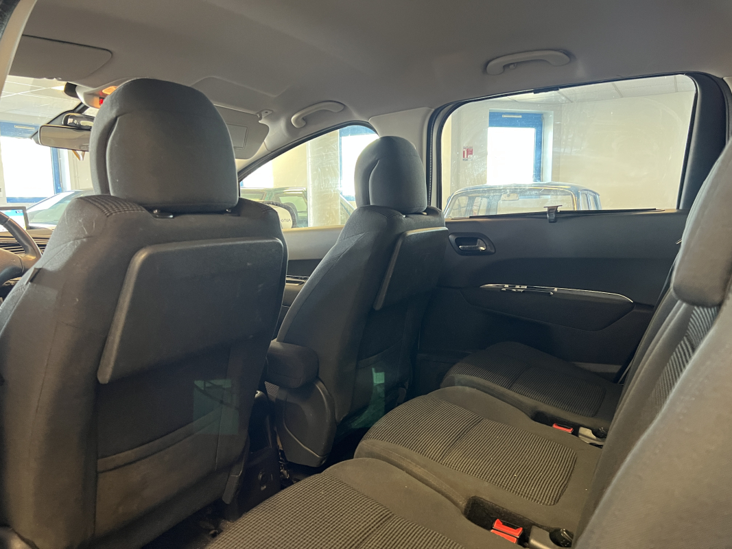 Peugeot 5008 — 9