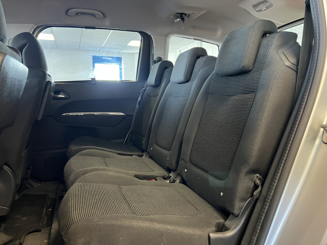 Peugeot 5008 — 8