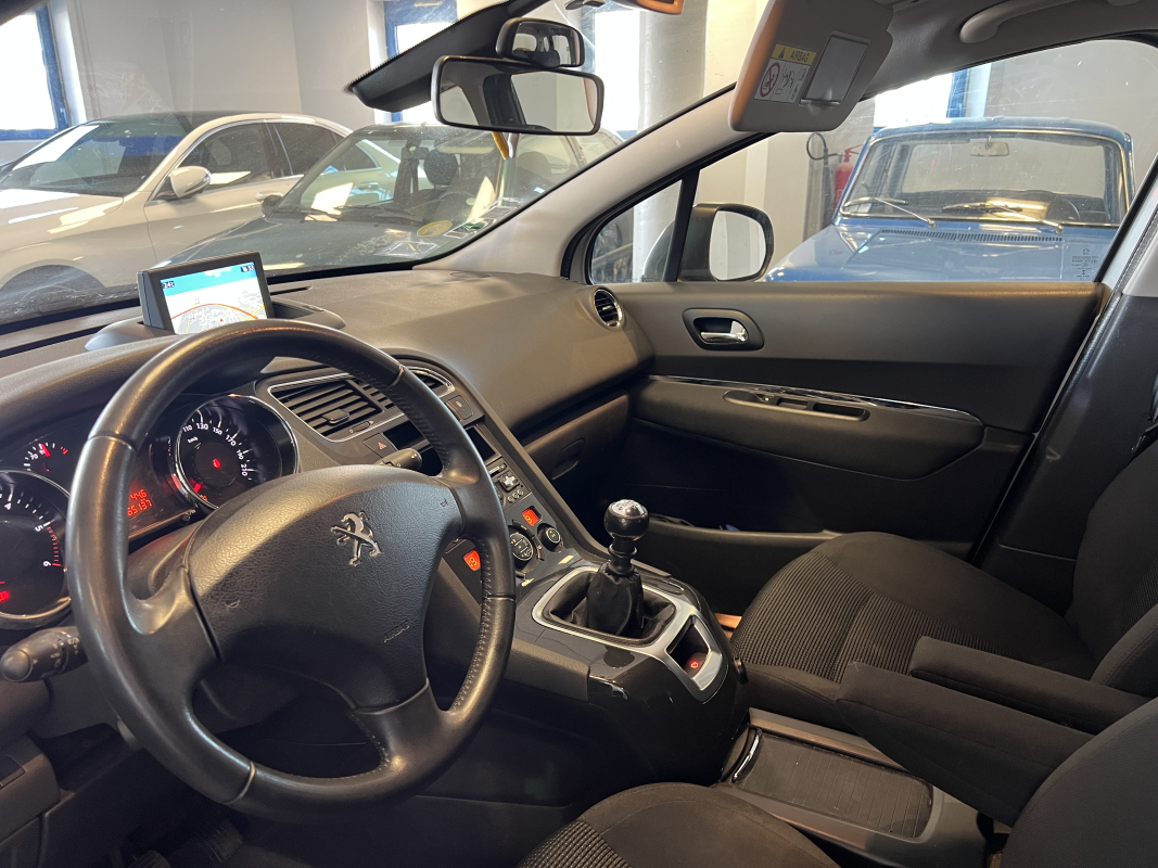 Peugeot 5008 — 6