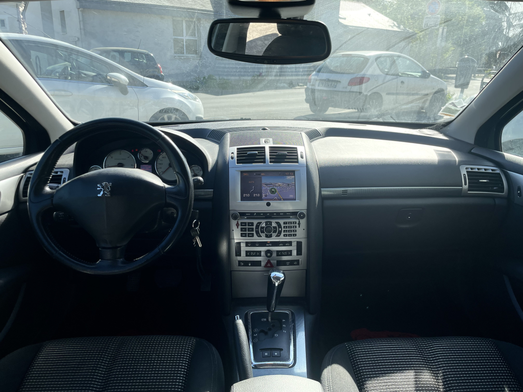 Peugeot 407 — 10