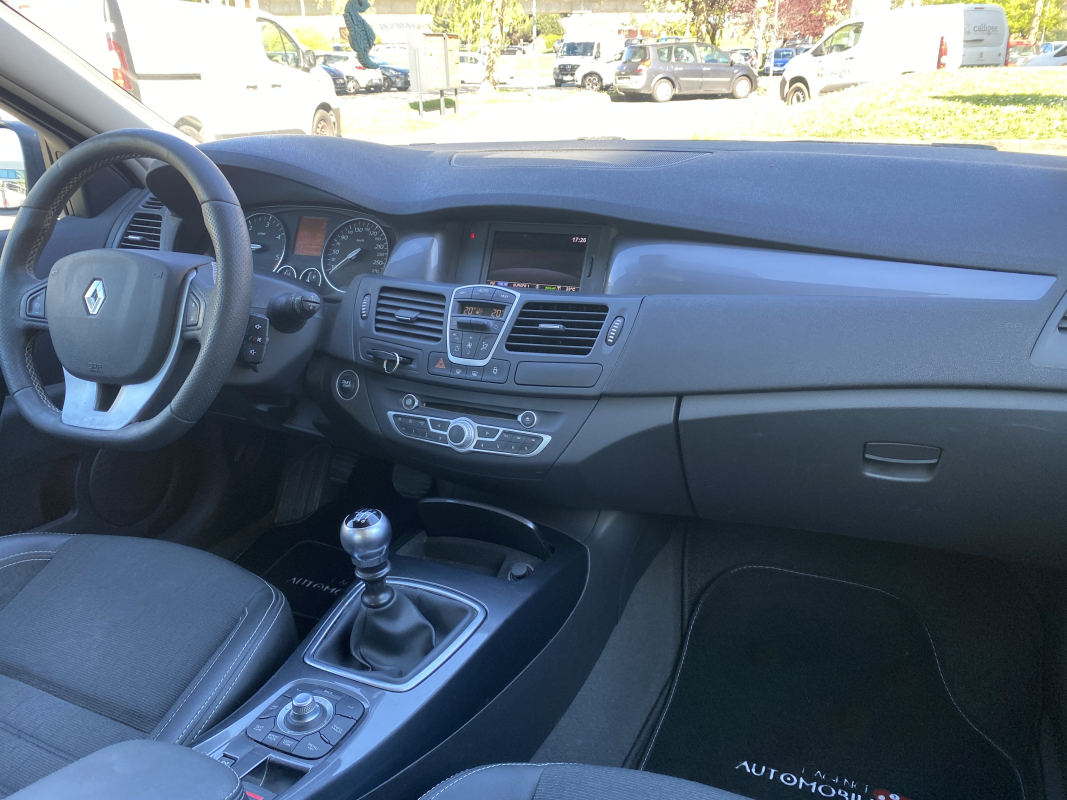 Renault Laguna — 12