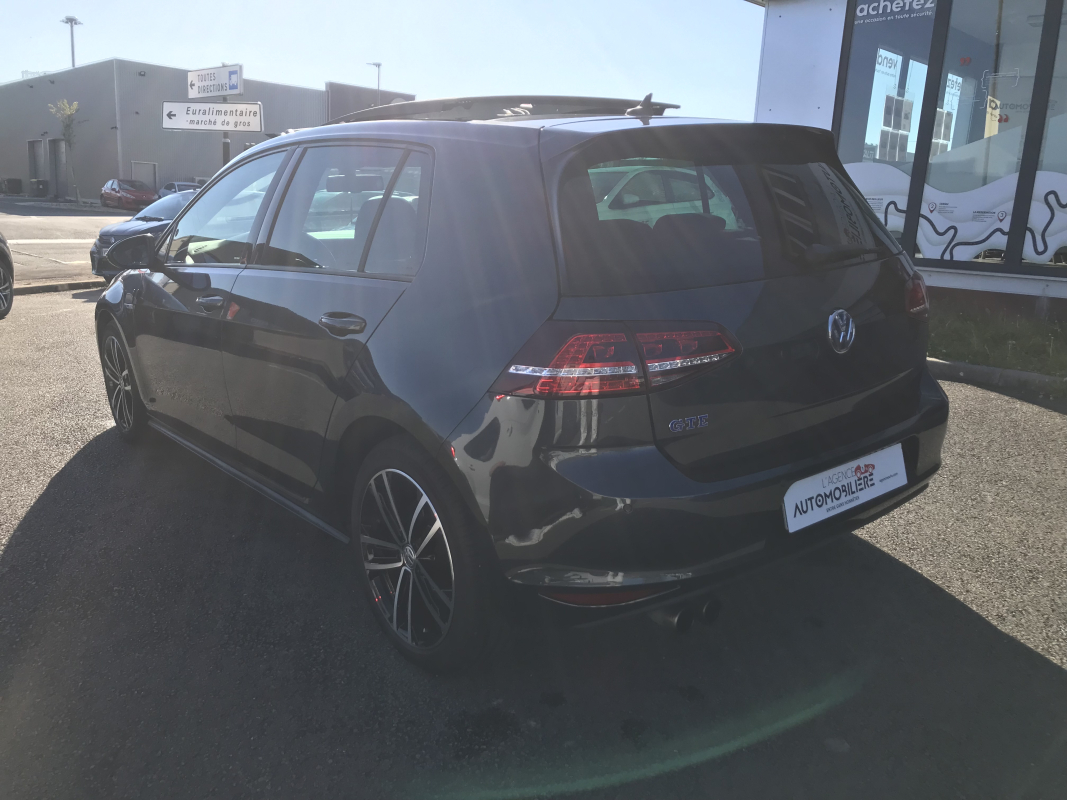 Volkswagen Golf — 4