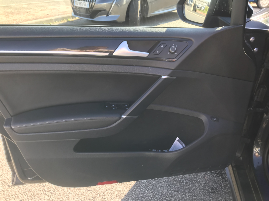 Volkswagen Golf — 32