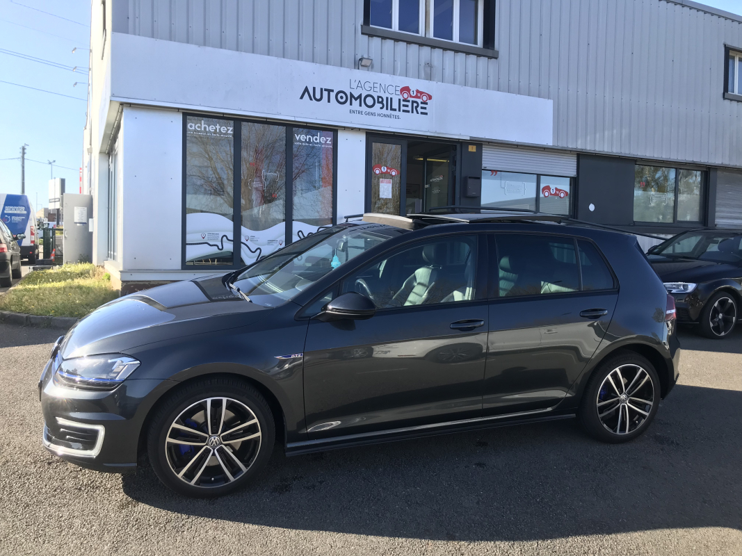 Volkswagen Golf — 2