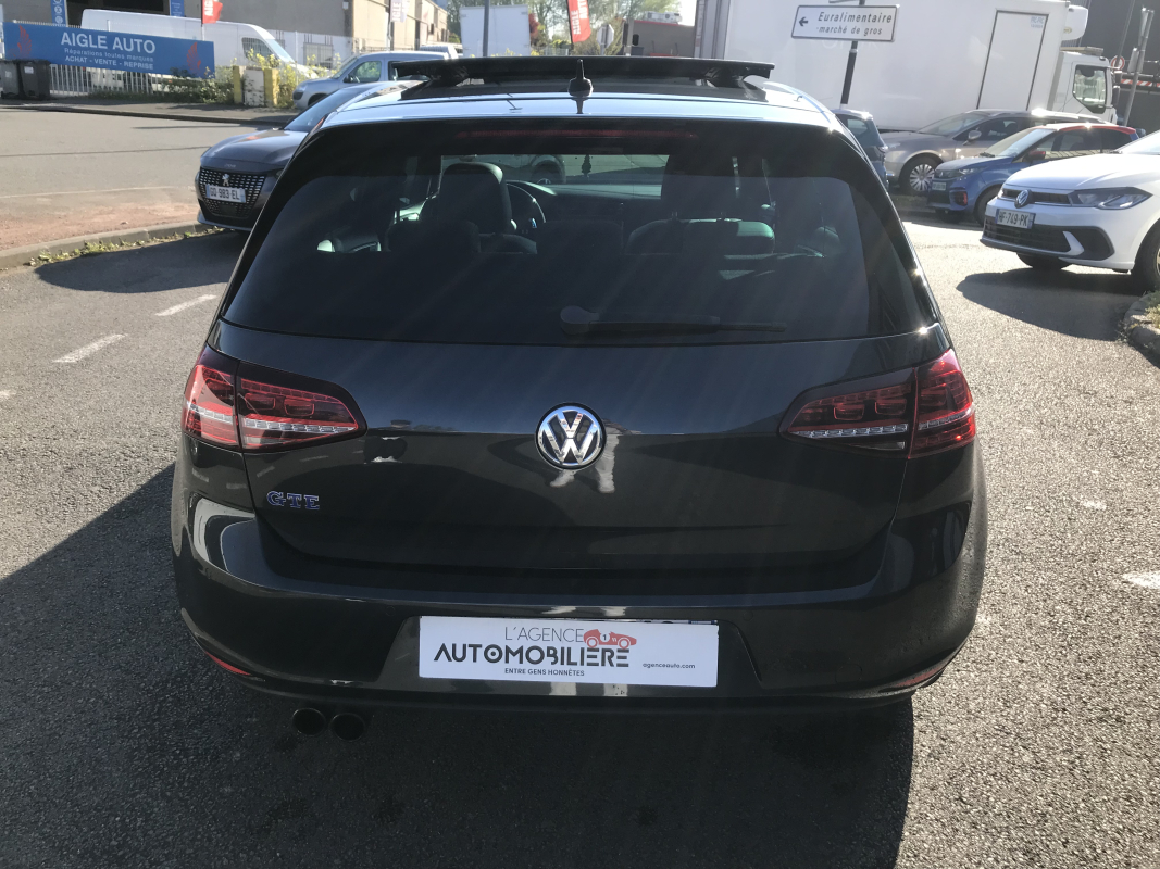 Volkswagen Golf — 5