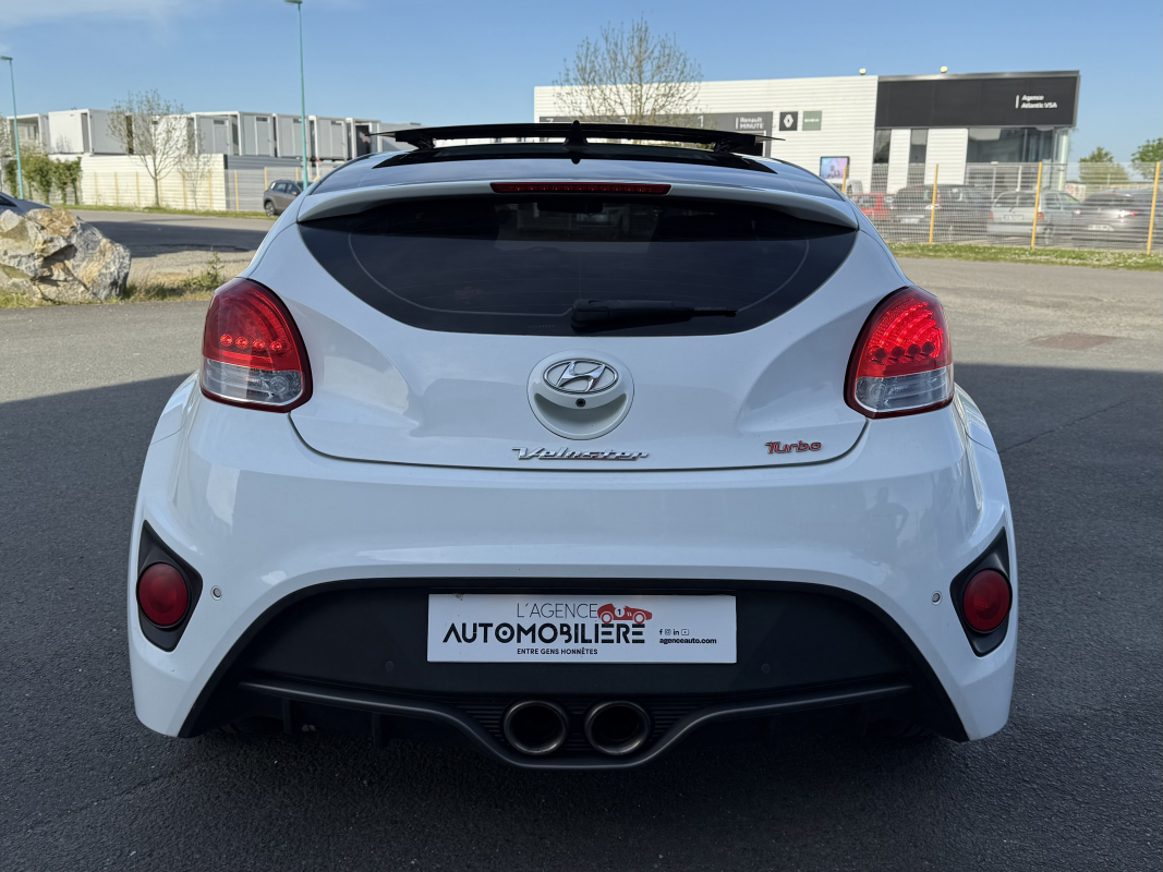 Hyundai Veloster — 6