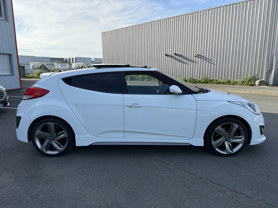 Hyundai Veloster — 4