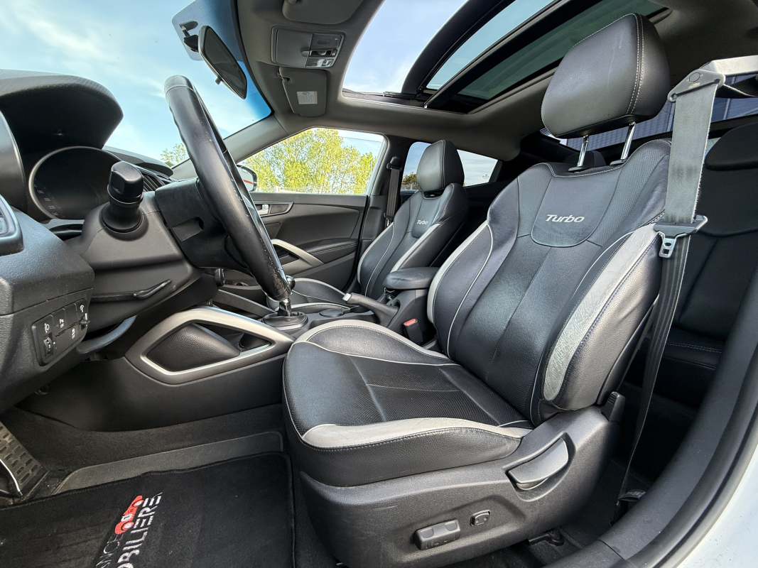 Hyundai Veloster — 12