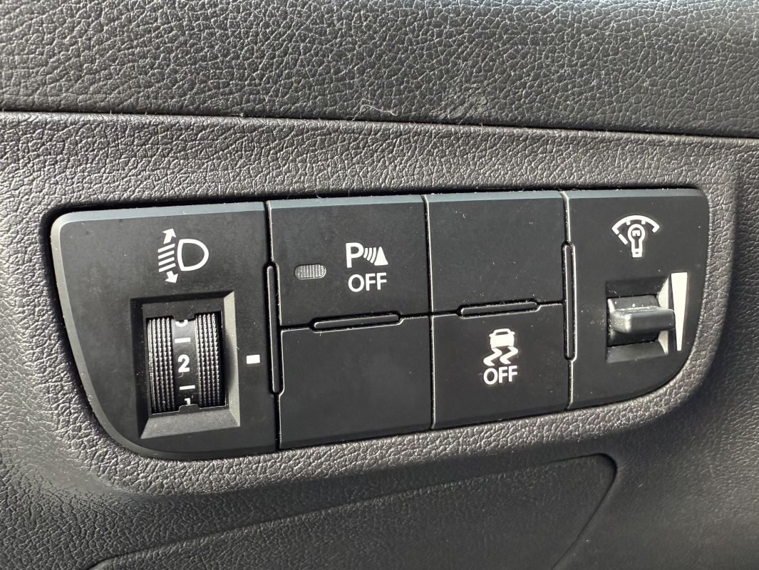 Hyundai Veloster — 25