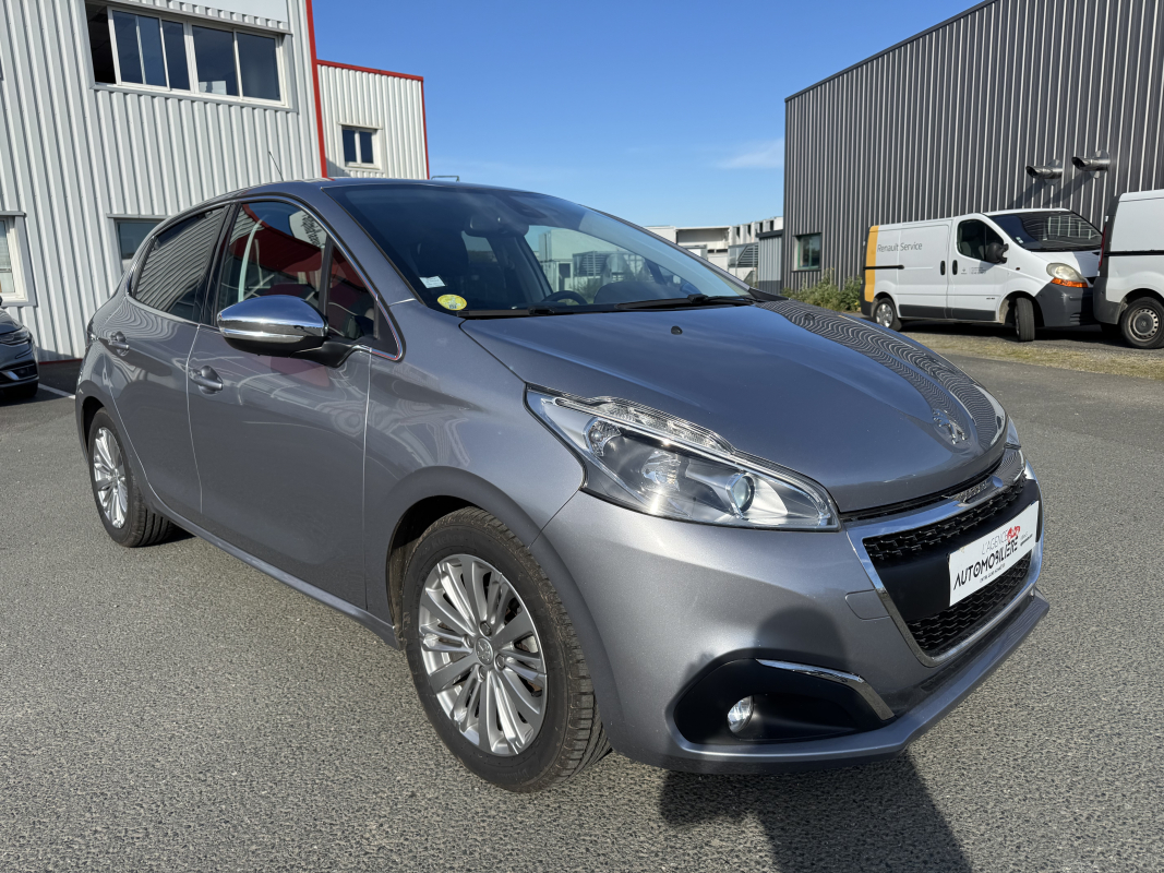 Peugeot 208 — 3