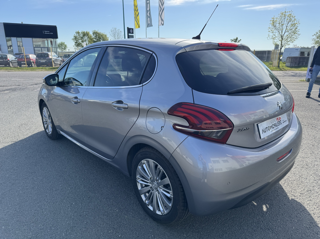 Peugeot 208 — 7