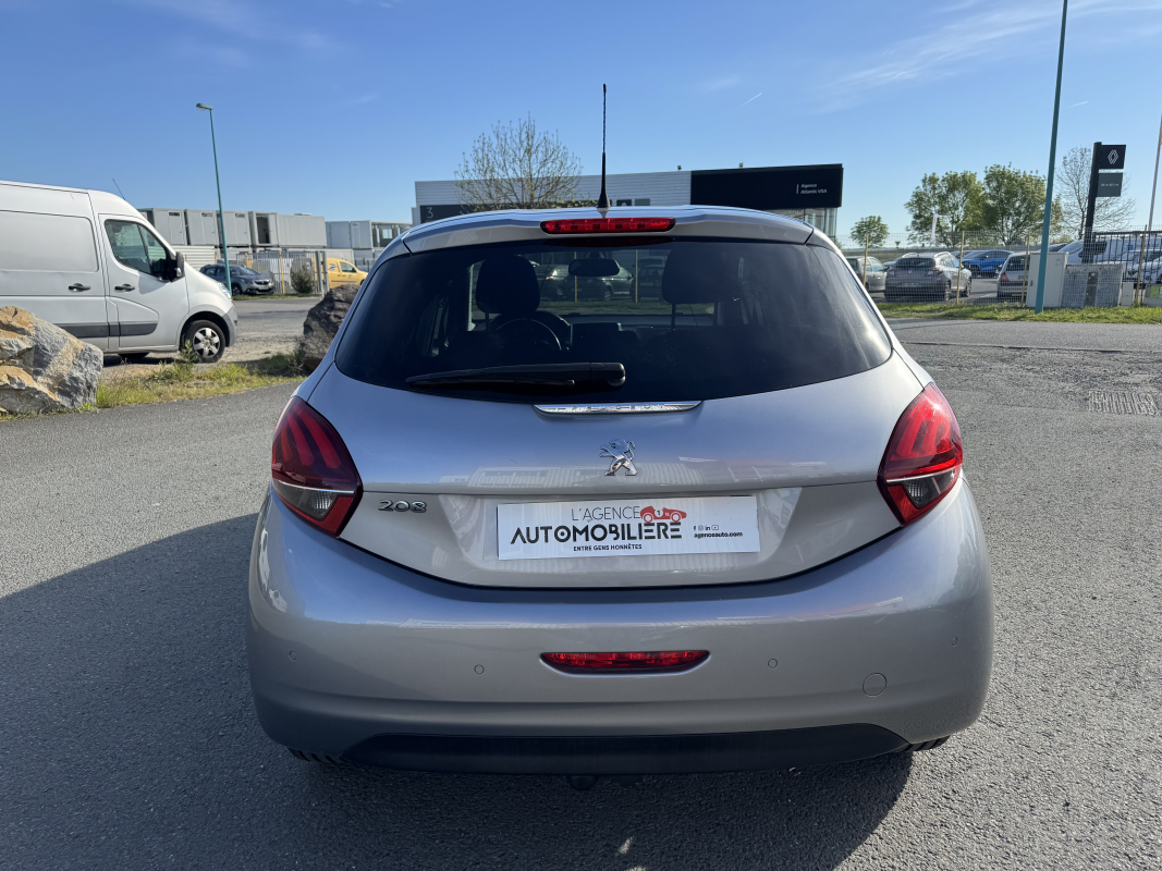 Peugeot 208 — 6