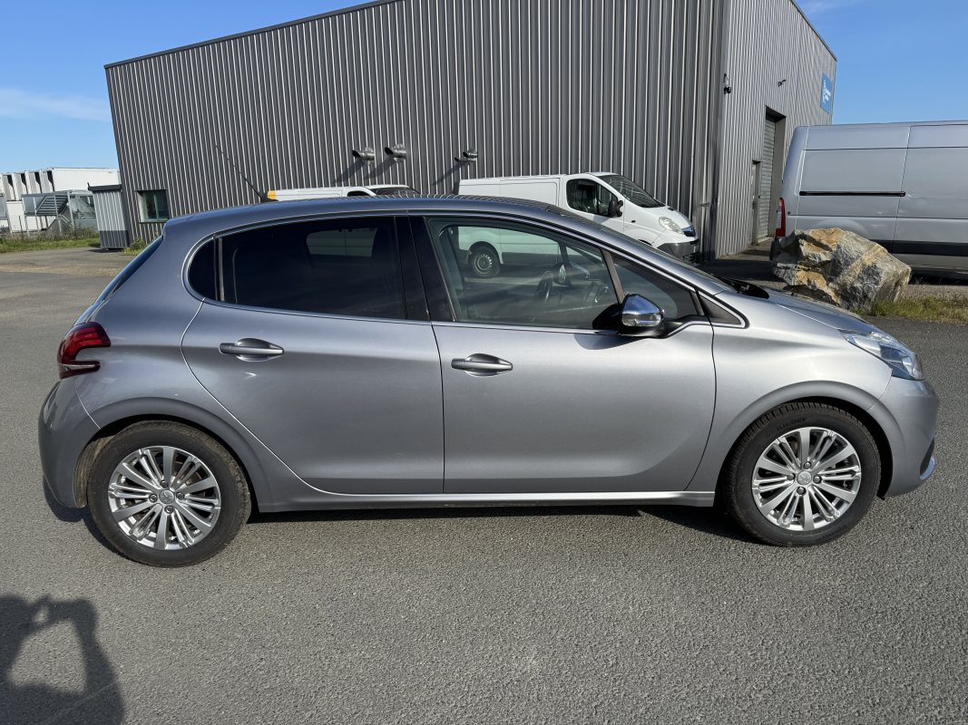 Peugeot 208 — 4