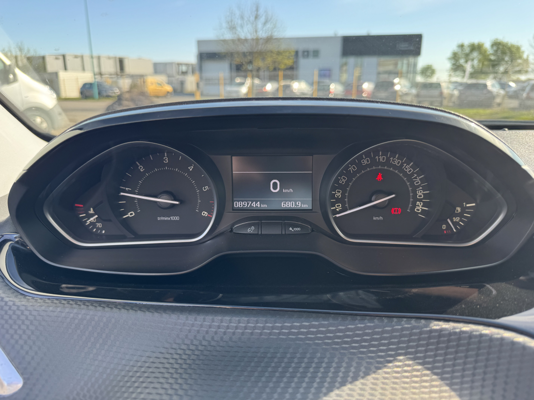Peugeot 208 — 18
