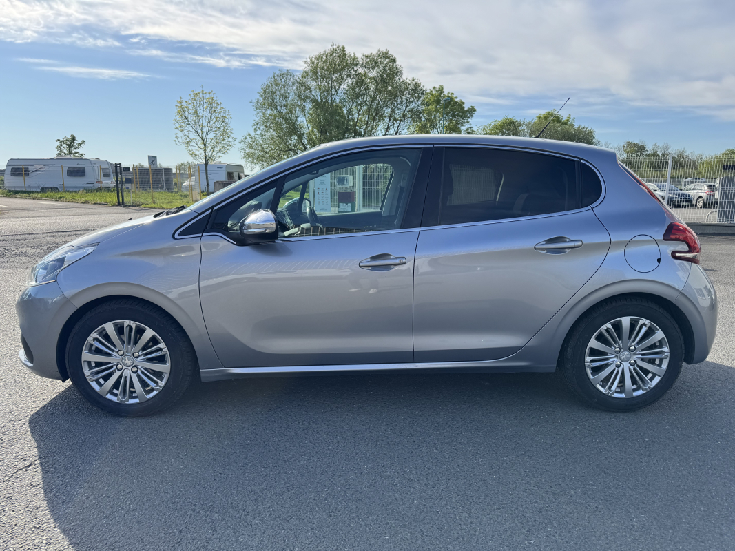 Peugeot 208 — 8