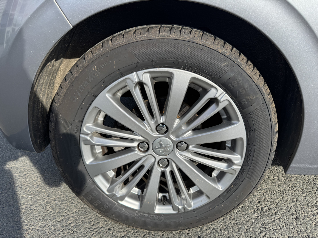 Peugeot 208 — 28