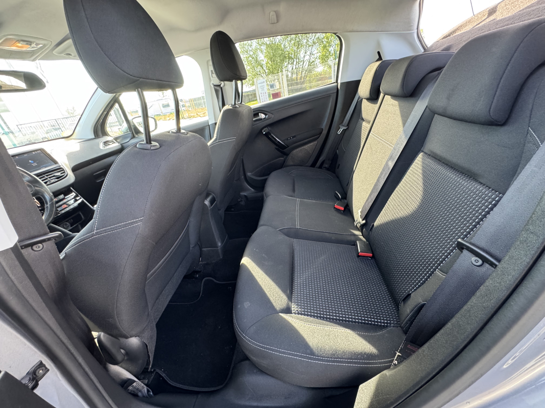 Peugeot 208 — 16
