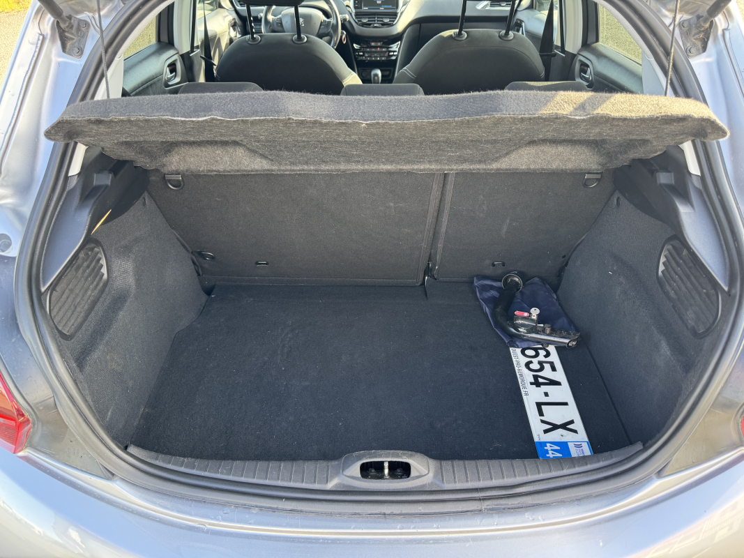 Peugeot 208 — 17