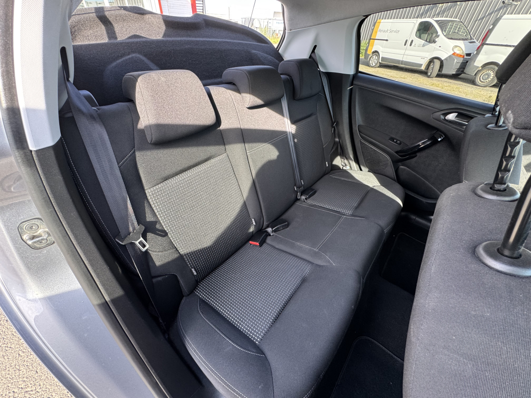 Peugeot 208 — 15