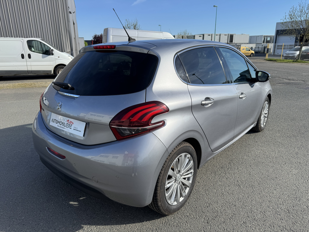 Peugeot 208 — 5