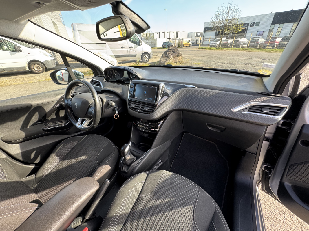 Peugeot 208 — 13