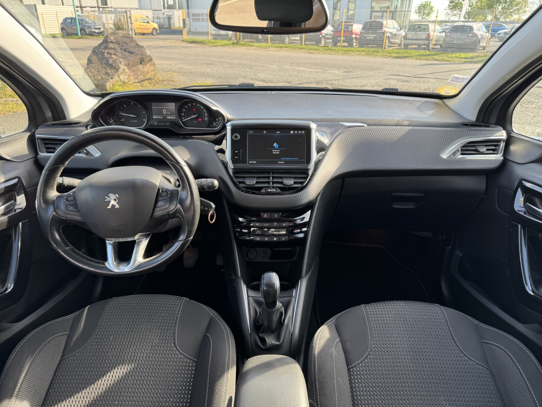 Peugeot 208 — 11