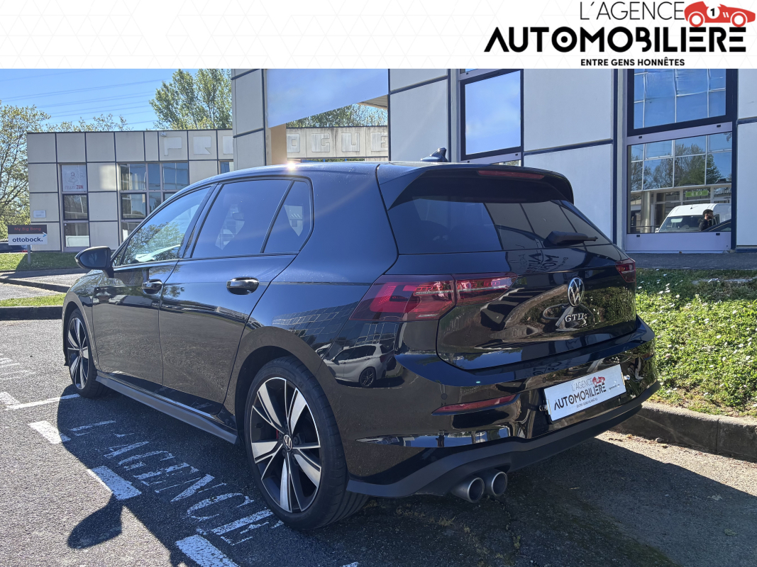Volkswagen Golf — 3