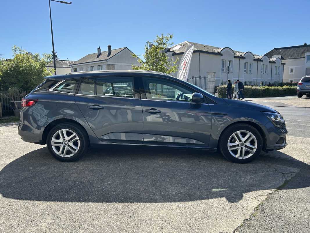 Renault Megane — 4